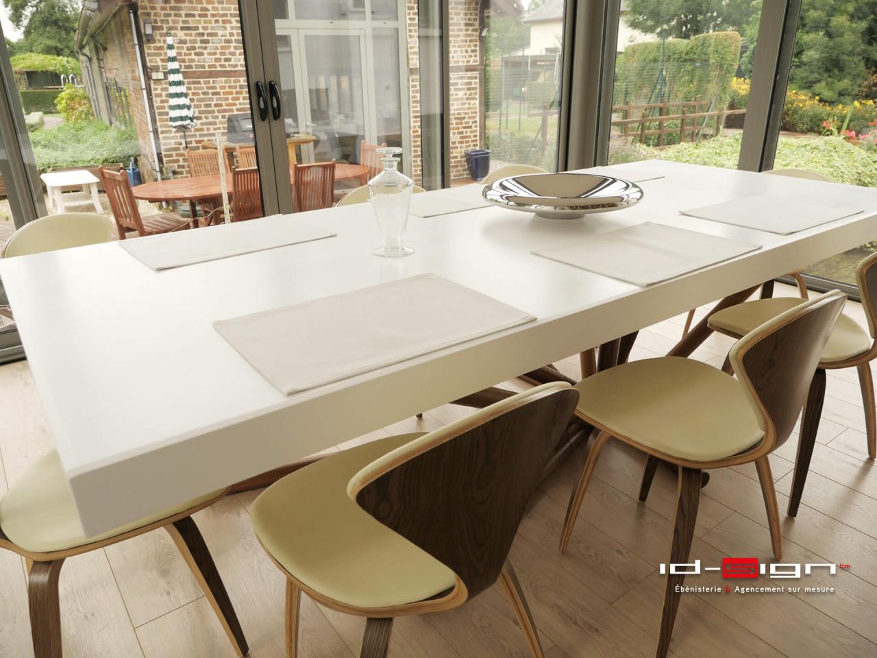 Table en bois et corian